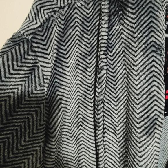 🎉HOST PICK🎉 Frank  Bailey Bath Robe Grey size S/M Men's - Picture 4 of 5